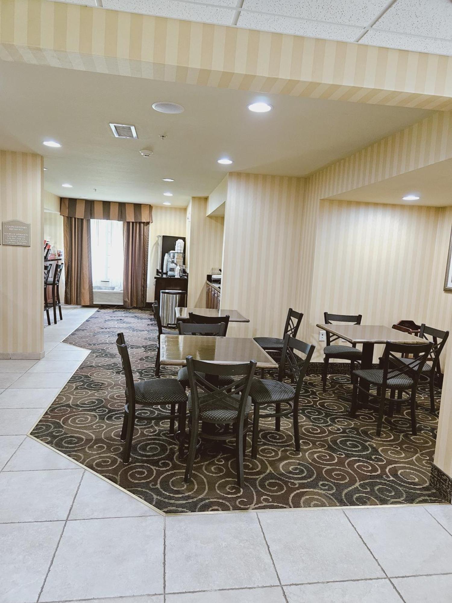 Cobblestone Inn & Suites - Bloomfield Exterior foto