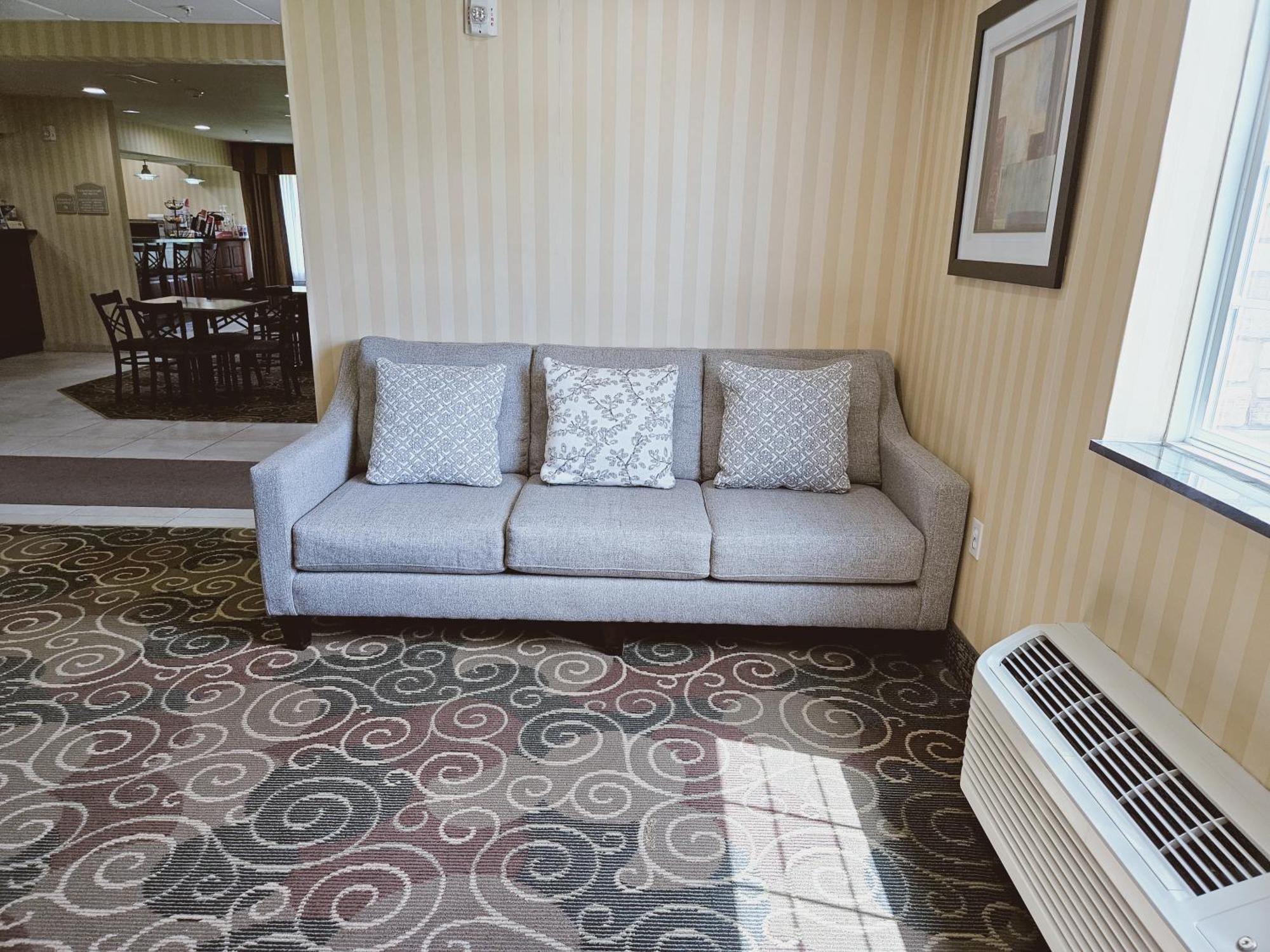 Cobblestone Inn & Suites - Bloomfield Exterior foto