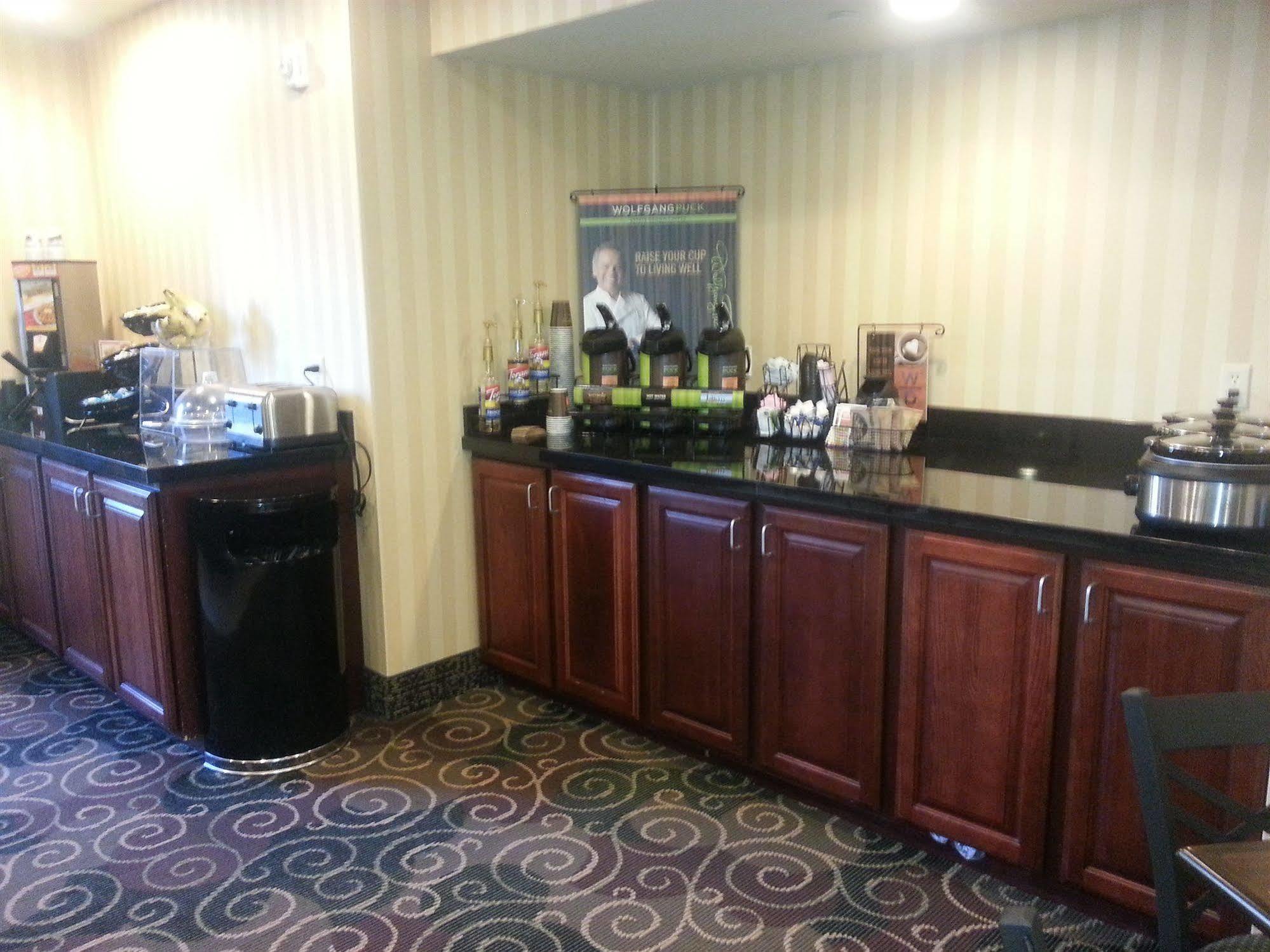 Cobblestone Inn & Suites - Bloomfield Exterior foto