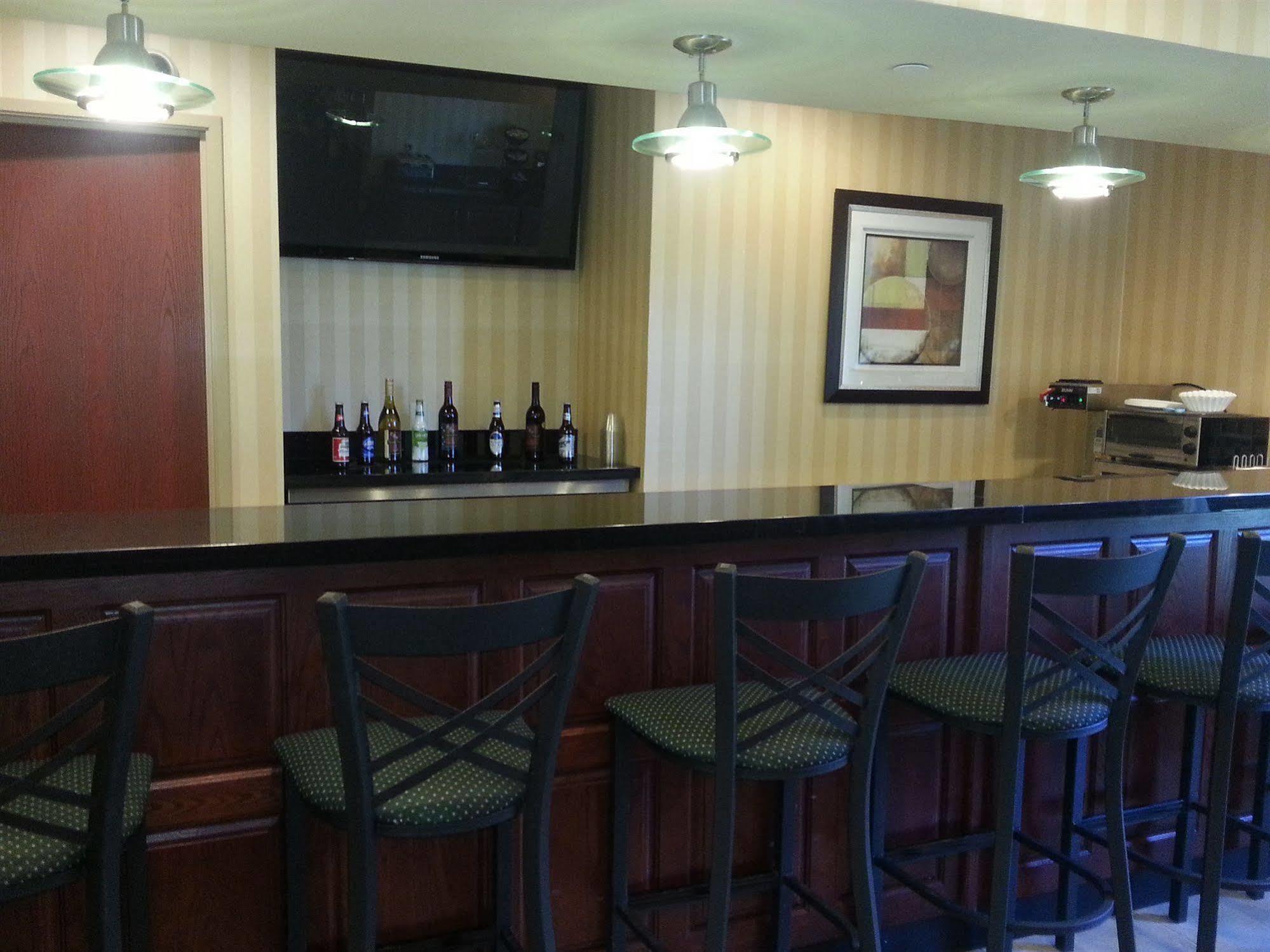 Cobblestone Inn & Suites - Bloomfield Exterior foto