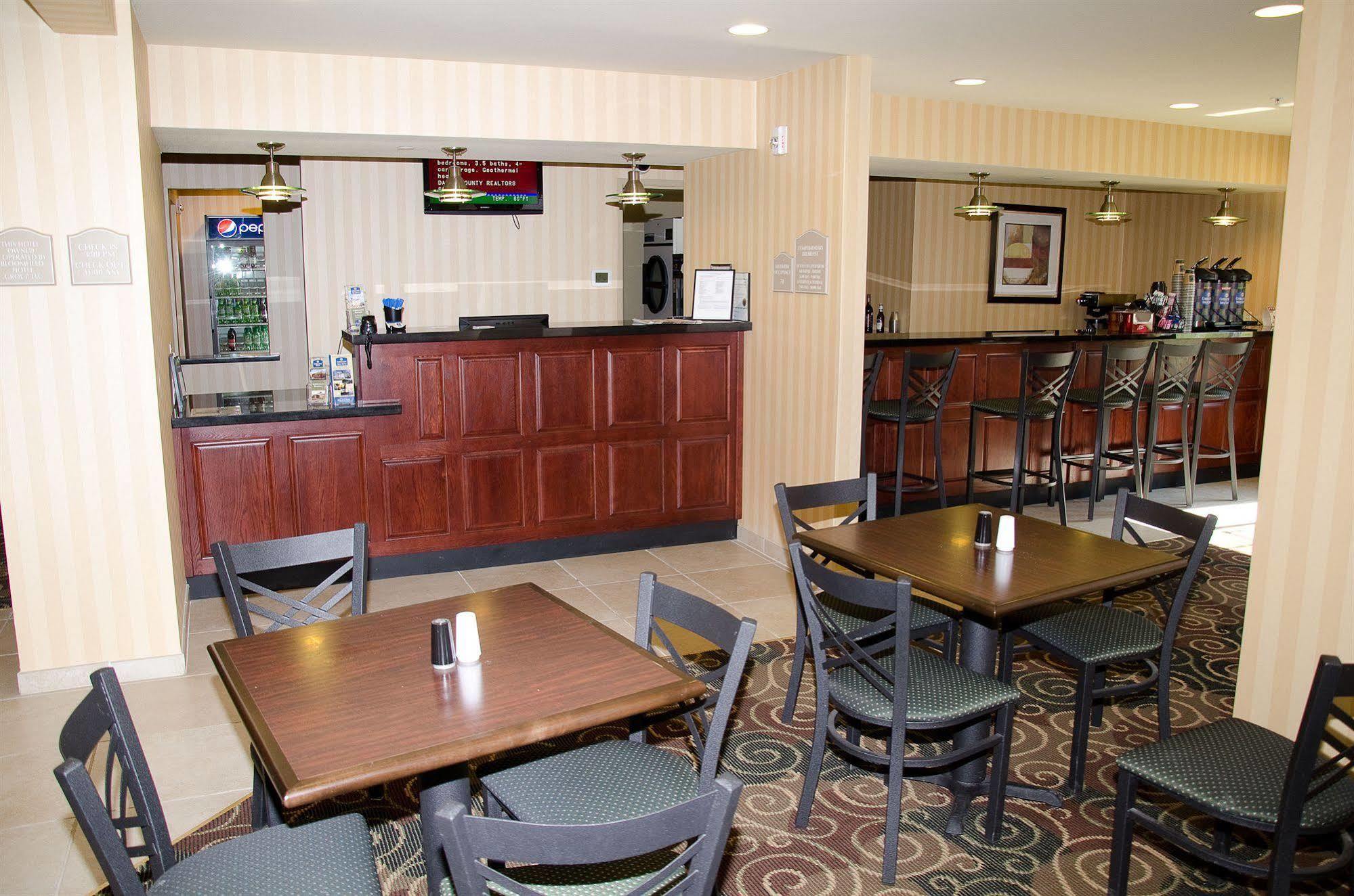 Cobblestone Inn & Suites - Bloomfield Exterior foto